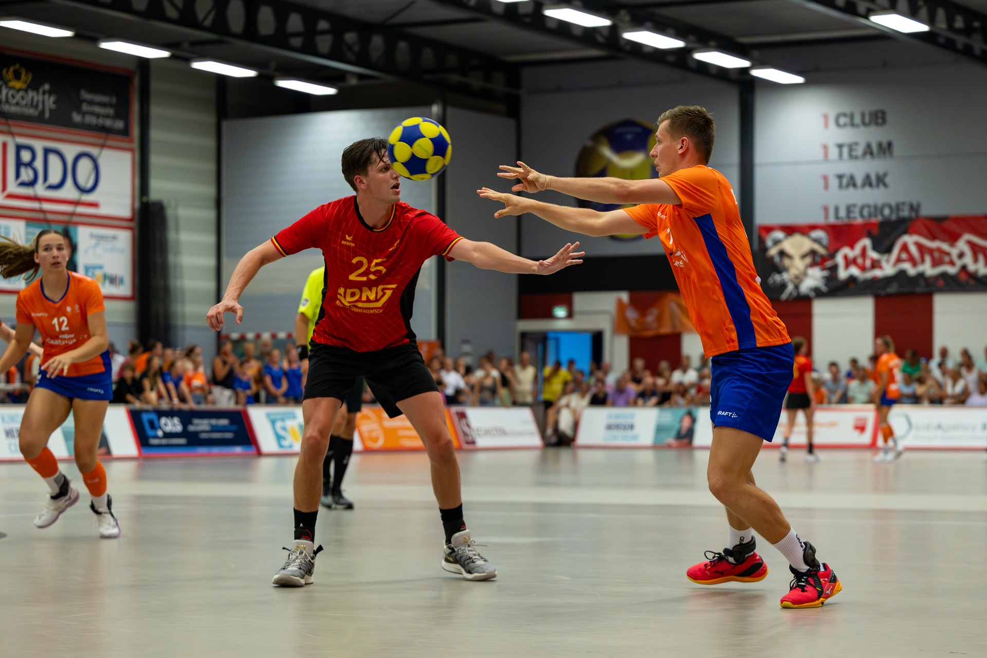Handtekeningen jagen en topkorfbal kijken met TeamNL Korfbal